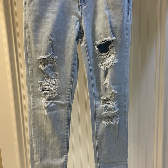 Levi Strauss 711 Skinny Distress Jeans - Picture 2 of 6